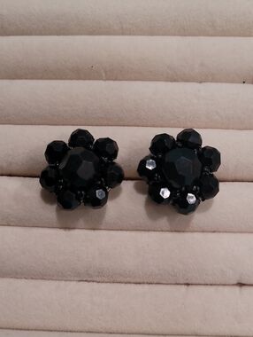 Vintage Classic Black Floral Cluster Screw Back Earrings - Women Jewelry